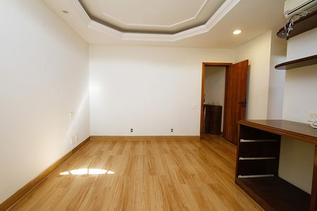 Casa à venda com 294m², 4 quartos e 4 vagasQuarto 3 - Suíte