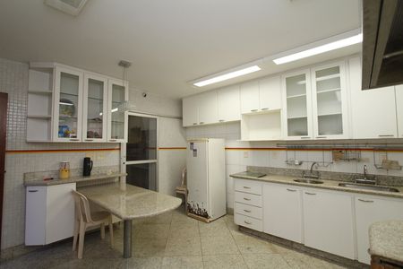 Casa à venda com 294m², 4 quartos e 4 vagasCozinha