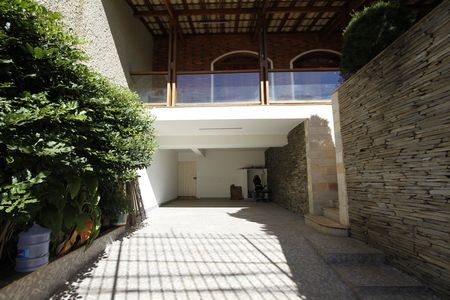 Casa à venda com 294m², 4 quartos e 4 vagasGaragem