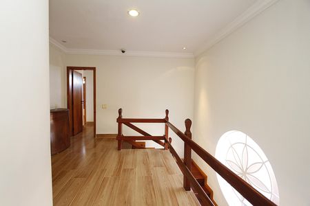 Casa à venda com 294m², 4 quartos e 4 vagasCorredor