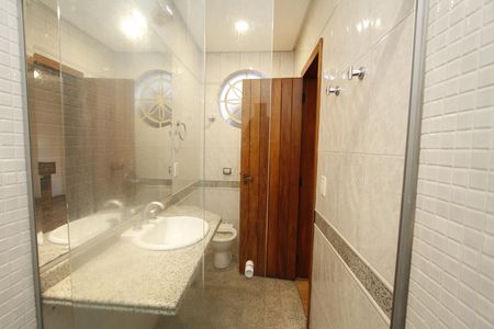 Casa à venda com 294m², 4 quartos e 4 vagasBanheiro do Quarto 4