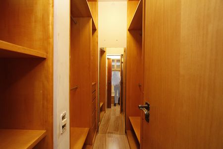 Casa à venda com 294m², 4 quartos e 4 vagasCloset da suíte 2