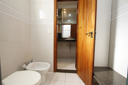 Casa à venda com 294m², 4 quartos e 4 vagasBanheiro do Quarto 1 E 2
