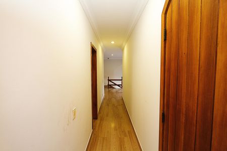 Casa à venda com 294m², 4 quartos e 4 vagasCorredor