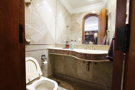 Casa à venda com 294m², 4 quartos e 4 vagaslavabo