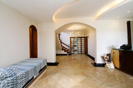 Casa à venda com 294m², 4 quartos e 4 vagasSala