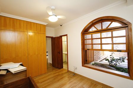 Casa à venda com 294m², 4 quartos e 4 vagasQuarto 4 - Suíte