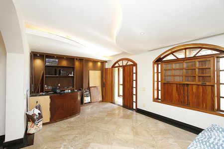 Casa à venda com 294m², 4 quartos e 4 vagasSala