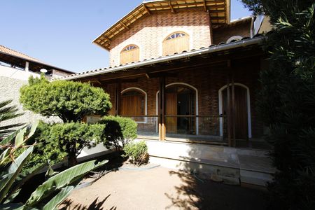 Casa à venda com 294m², 4 quartos e 4 vagasEntrada