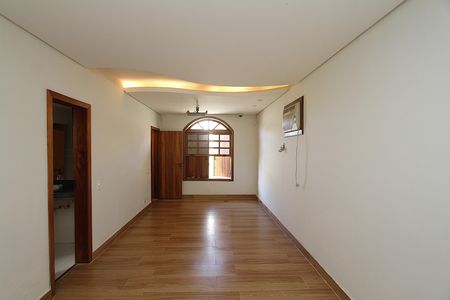 Casa à venda com 294m², 4 quartos e 4 vagasQuarto 1 - Semi Suíte