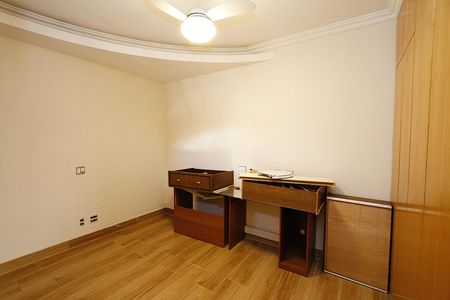 Casa à venda com 294m², 4 quartos e 4 vagasQuarto 4 - Suíte