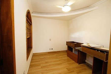 Casa à venda com 294m², 4 quartos e 4 vagasQuarto 4 - Suíte