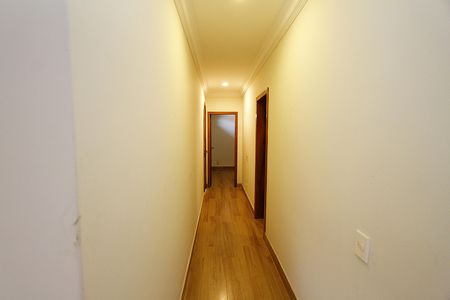 Casa à venda com 294m², 4 quartos e 4 vagasCorredor