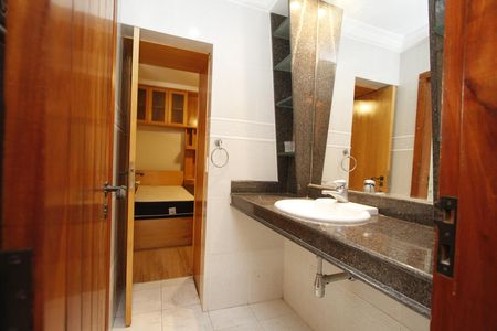 Casa à venda com 294m², 4 quartos e 4 vagasBanheiro do Quarto 1 E 2
