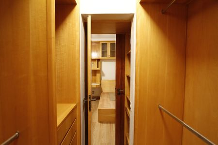 Casa à venda com 294m², 4 quartos e 4 vagasCloset da suíte 2