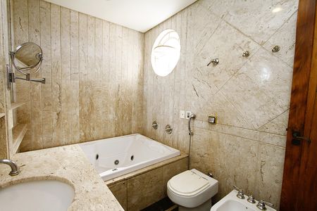 Casa à venda com 294m², 4 quartos e 4 vagasBanheiro do Quarto 3