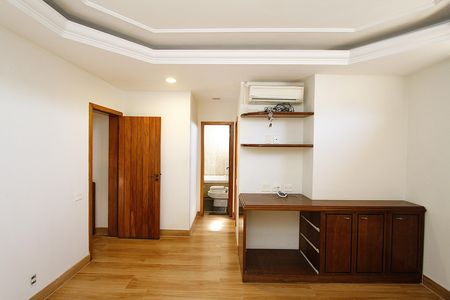 Casa à venda com 294m², 4 quartos e 4 vagasQuarto 3 - Suíte