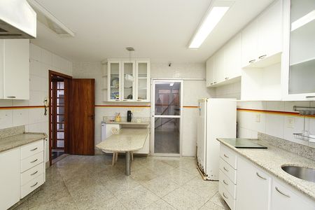 Casa à venda com 294m², 4 quartos e 4 vagasCozinha