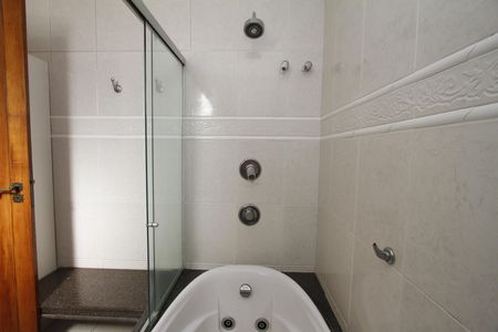 Casa à venda com 294m², 4 quartos e 4 vagasBanheiro do Quarto 1 E 2