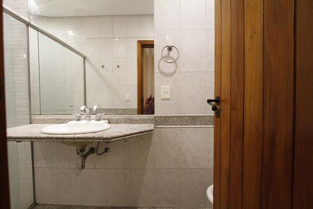 Casa à venda com 294m², 4 quartos e 4 vagasBanheiro do Quarto 4
