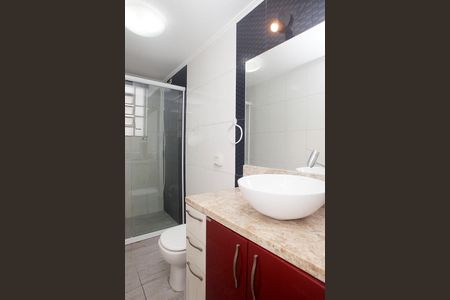 Banheiro de apartamento à venda com 2 quartos, 60m² em Menino Deus, Porto Alegre