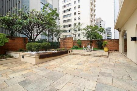 Studio à venda com 31m², 2 quartos e 1 vagaPátio com jardim e churrasqueira, com vista para a cidade.