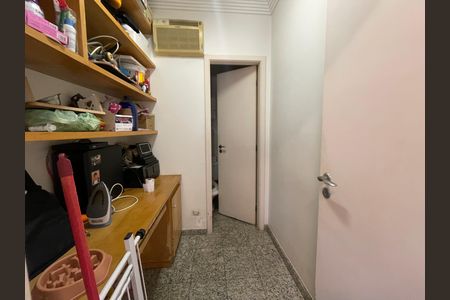 Apartamento à venda com 136m², 3 quartos e 2 vagas Apartamento à venda com 136m², 3 quartos e 2 vagasQuarto de Serviço