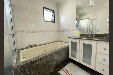 Apartamento à venda com 136m², 3 quartos e 2 vagas Apartamento à venda com 136m², 3 quartos e 2 vagasBanheiro suíte