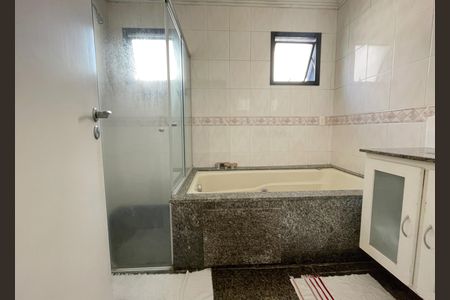 Apartamento à venda com 136m², 3 quartos e 2 vagas Apartamento à venda com 136m², 3 quartos e 2 vagasBanheiro suíte