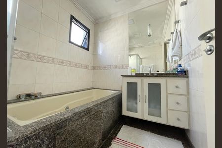 Apartamento à venda com 136m², 3 quartos e 2 vagas Apartamento à venda com 136m², 3 quartos e 2 vagasBanheiro suite