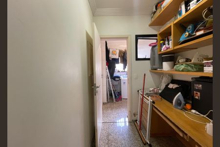Apartamento à venda com 136m², 3 quartos e 2 vagas Apartamento à venda com 136m², 3 quartos e 2 vagasQuarto de Serviço