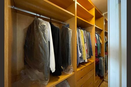 Apartamento à venda com 136m², 3 quartos e 2 vagas Apartamento à venda com 136m², 3 quartos e 2 vagasCloset