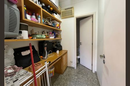 Apartamento à venda com 136m², 3 quartos e 2 vagas Apartamento à venda com 136m², 3 quartos e 2 vagasQuarto de Serviço