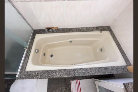 Apartamento à venda com 136m², 3 quartos e 2 vagas Apartamento à venda com 136m², 3 quartos e 2 vagasBanheira