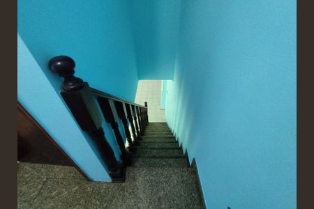 Casa para alugar com 160m², 2 quartos e 1 vaga Casa para alugar com 160m², 2 quartos e 1 vagaEscada