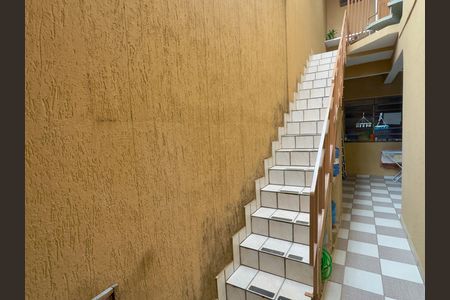 Casa à venda com 133m², 3 quartos e 2 vagas Casa à venda com 133m², 3 quartos e 2 vagasEscada corredor