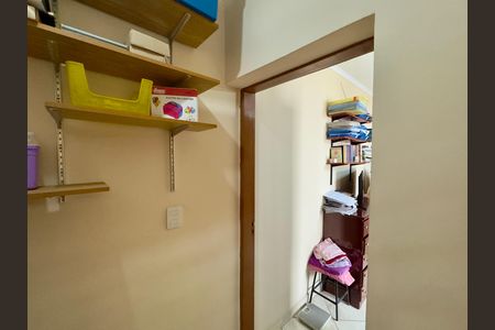 Casa à venda com 133m², 3 quartos e 2 vagas Casa à venda com 133m², 3 quartos e 2 vagasCloset quarto 1