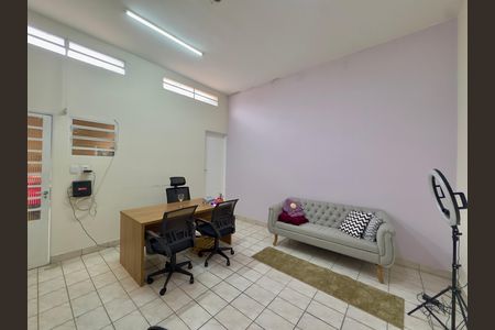 Casa à venda com 133m², 3 quartos e 2 vagas Casa à venda com 133m², 3 quartos e 2 vagasEscritório