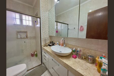 Casa à venda com 133m², 3 quartos e 2 vagas Casa à venda com 133m², 3 quartos e 2 vagasBanheiro 1