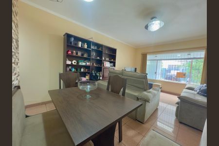 Casa à venda com 133m², 3 quartos e 2 vagas Casa à venda com 133m², 3 quartos e 2 vagasSala de Jantar