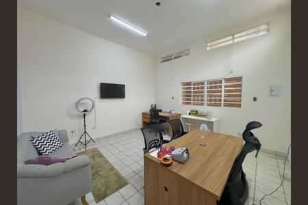 Casa à venda com 133m², 3 quartos e 2 vagas Casa à venda com 133m², 3 quartos e 2 vagasEscritório