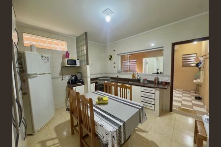 Casa à venda com 133m², 3 quartos e 2 vagas Casa à venda com 133m², 3 quartos e 2 vagasCozinha