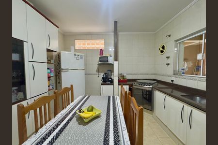 Casa à venda com 133m², 3 quartos e 2 vagas Casa à venda com 133m², 3 quartos e 2 vagasCozinha