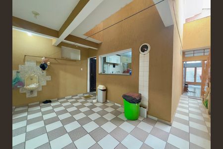 Casa à venda com 133m², 3 quartos e 2 vagas Casa à venda com 133m², 3 quartos e 2 vagasQuintal