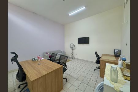 Casa à venda com 133m², 3 quartos e 2 vagas Casa à venda com 133m², 3 quartos e 2 vagasEscritório