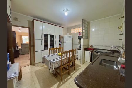 Casa à venda com 133m², 3 quartos e 2 vagas Casa à venda com 133m², 3 quartos e 2 vagasCozinha