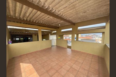 Casa à venda com 133m², 3 quartos e 2 vagas Casa à venda com 133m², 3 quartos e 2 vagasTerraço