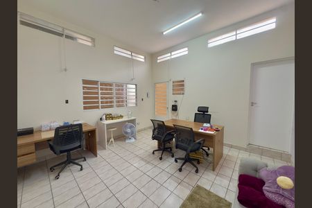 Casa à venda com 133m², 3 quartos e 2 vagas Casa à venda com 133m², 3 quartos e 2 vagasEscritório
