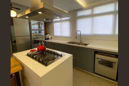 Apartamento à venda com 130m², 4 quartos e 3 vagas