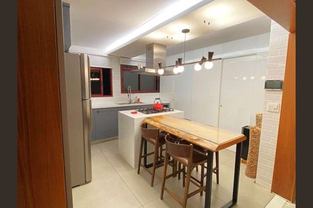 Apartamento à venda com 130m², 4 quartos e 3 vagas